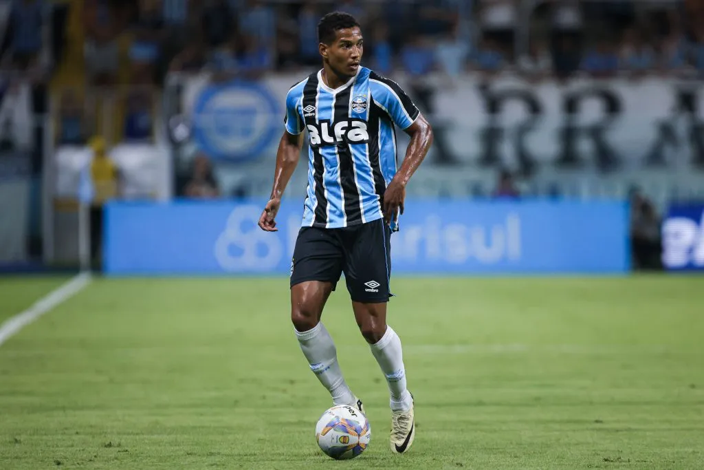 RS – PORTO ALEGRE – 11/02/2025 – GAUCHO 2025, GREMIO X PELOTAS – Joao Lucas jogador do Gremio durante partida contra o Pelotas no estadio Arena do Gremio pelo campeonato Gaucho 2025. Foto: Maxi Franzoi/AGIF