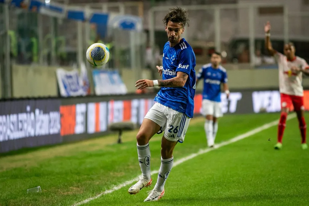 MG – BELO HORIZONTE – 13/07/2024 – BRASILEIRO A 2024, CRUZEIRO X BRAGANTINO – Lautaro Diaz jogador do Cruzeiro durante partida contra o Bragantino no estadio Independencia pelo campeonato Brasileiro A 2024. Foto: Fernando Moreno/AGIF