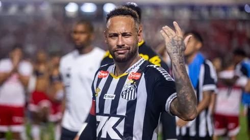 Neymar provoca torcida do CRB, apos eliminacao nos penaltis, estadio Rei Pele pelo campeonato Copa Do Brasil 2025. Foto: Itawi Albuquerque/AGIF
