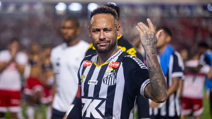Neymar provoca torcida do CRB, apos eliminacao nos penaltis, estadio Rei Pele pelo campeonato Copa Do Brasil 2025. Foto: Itawi Albuquerque/AGIF