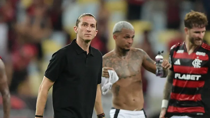 Filipe Luís técnico do Flamengo durante partida contra o Deportivo Táchira no estádio Maracanã pelo campeonato Copa Libertadores 2025. Foto: Thiago Ribeiro/AGIF
