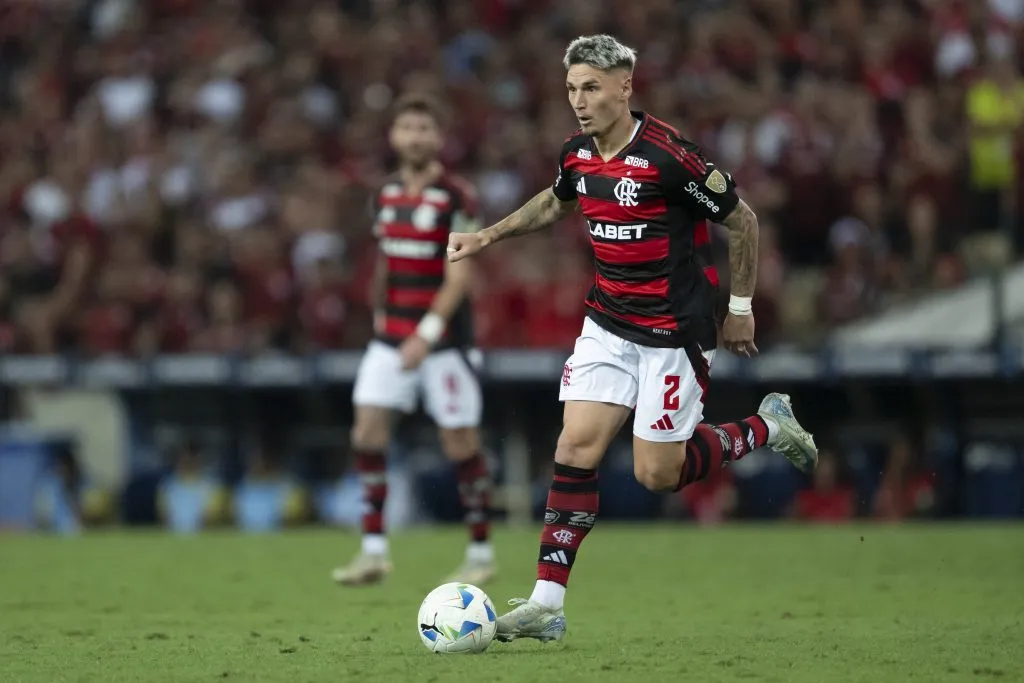 RJ – RIO DE JANEIRO – 28/05/2025 – COPA LIBERTADORES 2025, FLAMENGO X DEPORTIVO TACHIRA – Varela jogador do Flamengo durante partida contra o Deportivo Tachira no estadio Maracana pelo campeonato Copa Libertadores 2025. Foto: Jorge Rodrigues/AGIF