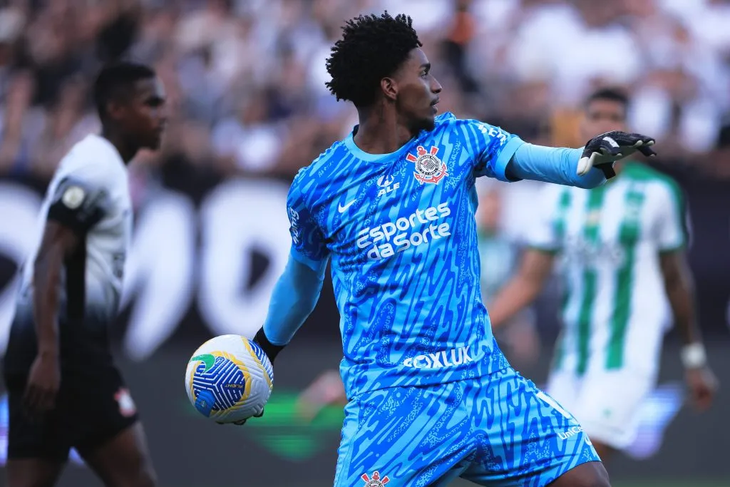 SP – SAO PAULO – 04/08/2024 – BRASILEIRO A 2024, CORINTHIANS X JUVENTUDE – Hugo Souza goleiro do Corinthians durante partida contra o Juventude no estadio Arena Corinthians pelo campeonato Brasileiro A 2024. Foto: Ettore Chiereguini/AGIF
