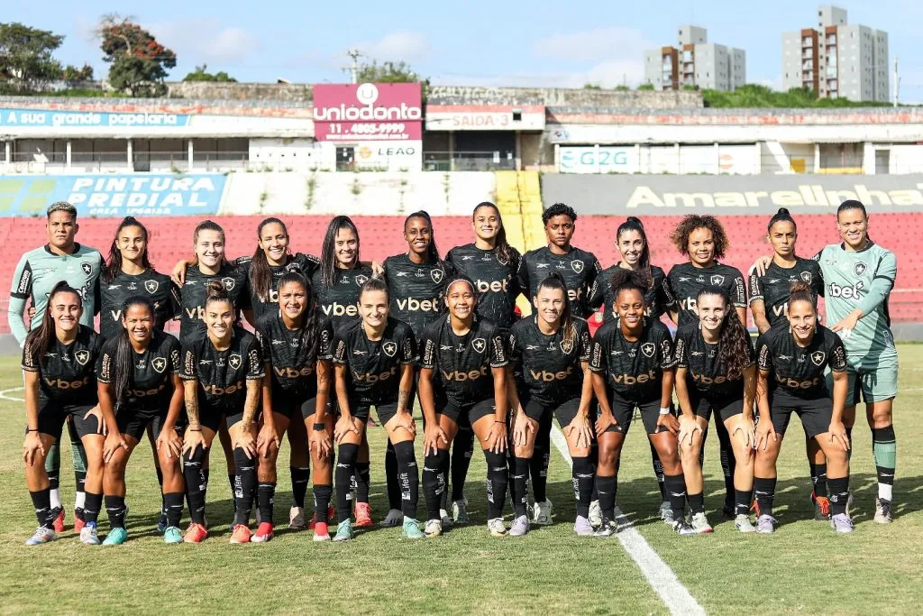 Elenco do Botafogo que disputa o Brasileirão Feminino A2 (Reprodução/Reinaldo Campos/SFC)