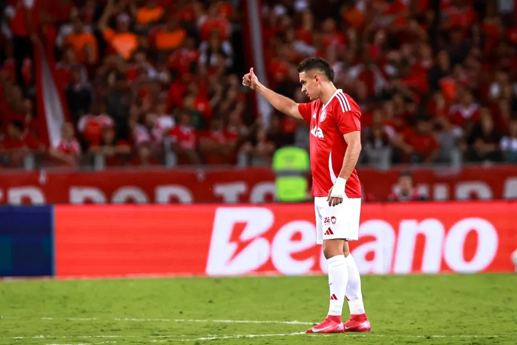 Rafael Borre jogador do Internacional comemora seu gol durante partida contra o Cruzeiro no estadio Beira-Rio pelo campeonato Brasileiro A 2025. Foto: Maxi Franzoi/AGIF