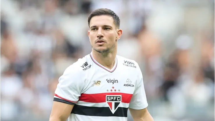 Cédric Soares será desfalque no São Paulo.