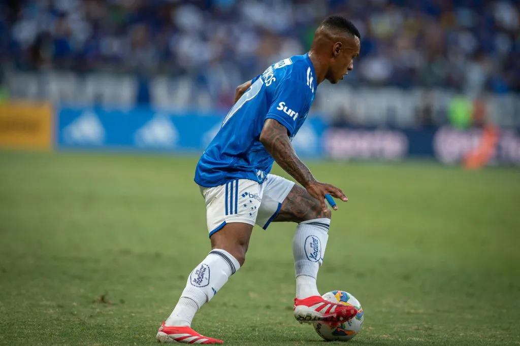 Marquinhos jogador do Cruzeiro durante partida contra o America-MG no estadio Mineirao pelo campeonato Mineiro 2025. Foto: Alessandra Torres/AGIF