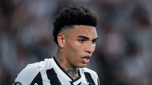 Igor Jesus pode render aos cofres do Botafogo.