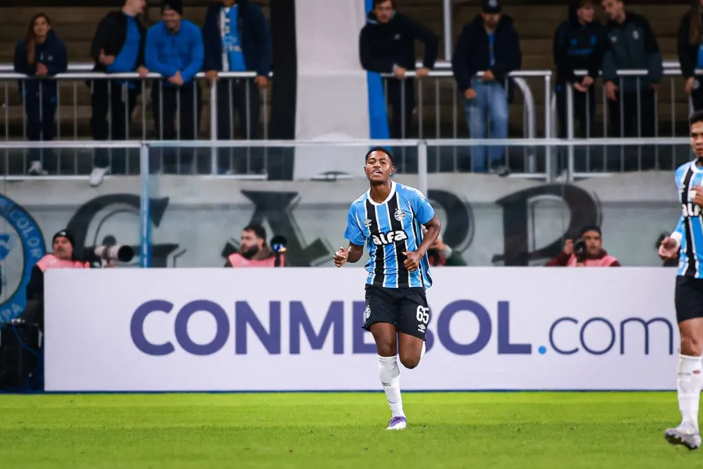 Riquelme fez o gol da vitória do Grêmio – Foto: Maxi Franzoi/AGIF.