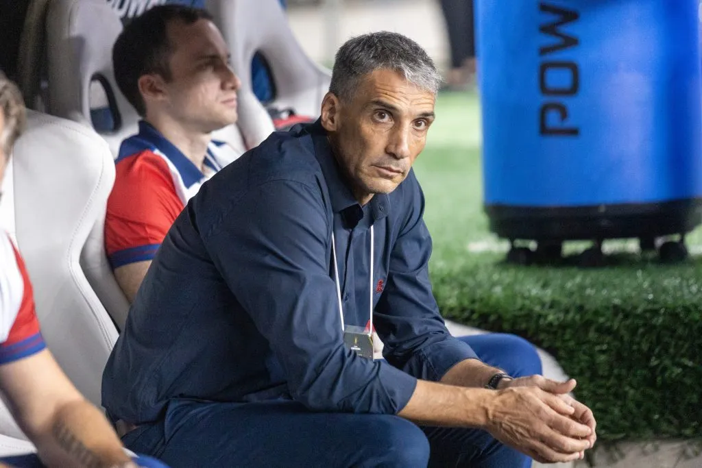 Vojvoda técnico do Fortaleza durante partida contra o Colo-Colo na Arena Castelão pelo campeonato Copa Libertadores 2025. Foto: Lucas Emanuel/AGIF