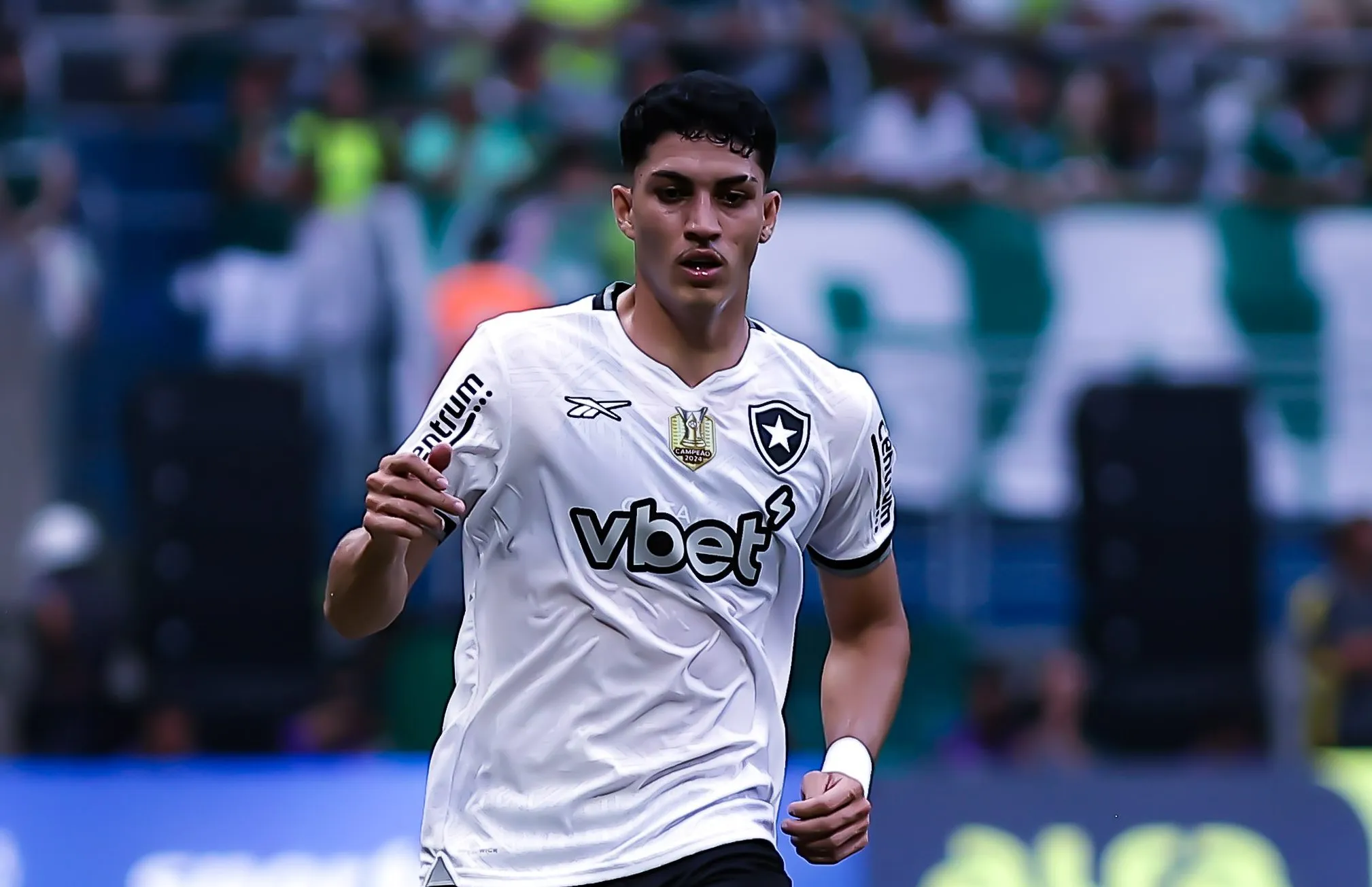 SP – SAO PAULO – 30/03/2025 – BRASILEIRO A 2025, PALMEIRAS X BOTAFOGO – Jair Cunha jogador do Botafogo durante partida contra o Palmeiras no estadio Arena Allianz Parque pelo campeonato Brasileiro A 2025. Foto: Fabio Giannelli/AGIF