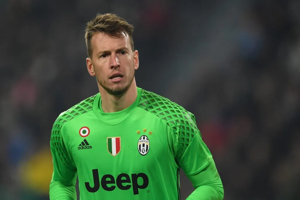 TURIN, ITALY – FEBRUARY 28:  Norberto Murara Neto of Juventus FC looks on during the TIM Cup match between Juventus FC and SSC Napoli at Juventus Arena on February 28, 2017 in Turin, Italy.  (Photo by Valerio Pennicino/Getty Images)