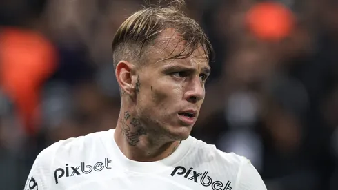 Roger Guedes durante confronto entre Corinthians e Remo na Copa do Brasil 2023.