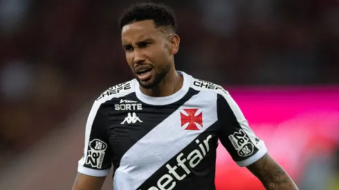 Jair durante partida contra o Flamengo no Campeonato Brasileiro de 2025.