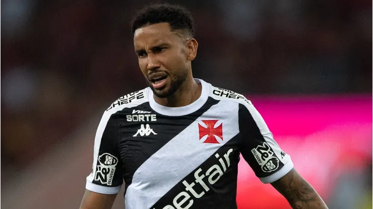 Jair durante partida contra o Flamengo no Campeonato Brasileiro de 2025.
