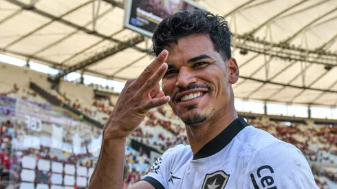 Danilo Barbosa jogador do Botafogo comemora vitoria ao final da partida contra o Flamengo no estadio Maracana pelo campeonato Brasileiro A 2024.