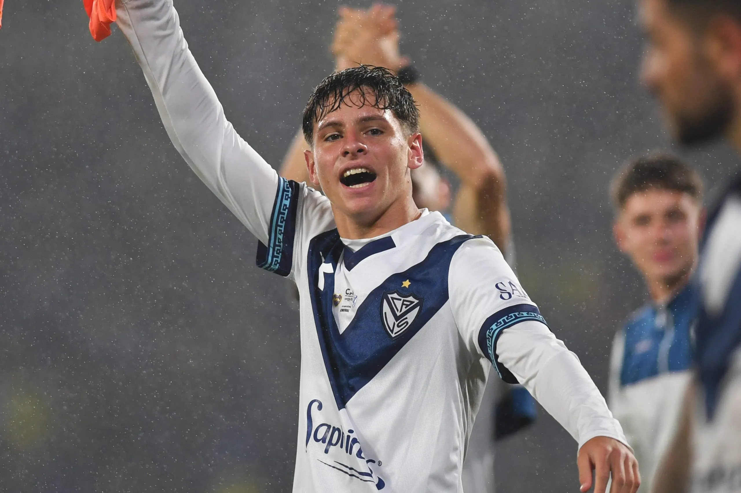 CORDOBA, ARGENTINA – NOVEMBER 27: Álvaro Montoro of Velez Sarsfield celebrates after winning the Copa Argentina 2024 Semi-final match between Boca Juniors and Velez Sarsfield at Mario Alberto Kempes Stadium on November 27, 2024 in Cordoba, Argentina. (Photo by Hernan Cortez/Getty Images)