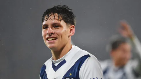 CORDOBA, ARGENTINA – NOVEMBER 27: Álvaro Montoro of Velez Sarsfield celebrates after winning the Copa Argentina 2024 Semi-final match between Boca Juniors and Velez Sarsfield at Mario Alberto Kempes Stadium on November 27, 2024 in Cordoba, Argentina. (Photo by Hernan Cortez/Getty Images)