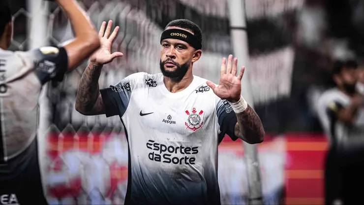 SP - SAO PAULO - 02/03/2025 - PAULISTA 2025, CORINTHIANS X MIRASSOL - Memphis Depay jogador do Corinthians comemora seu gol durante partida contra o Mirassol no estadio Arena Corinthians pelo campeonato Paulista 2025. Foto: Leonardo Lima/AGIF