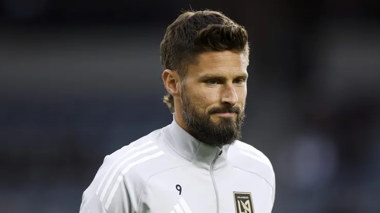 LOS ANGELES, CALIFORNIA - MAY 03: Olivier Giroud #9 of Los Angeles FC during warm up before the game against the Houston Dynamo at BMO Stadium on May 03, 2025 in Los Angeles, California. (Photo by Harry How/Getty Images)
