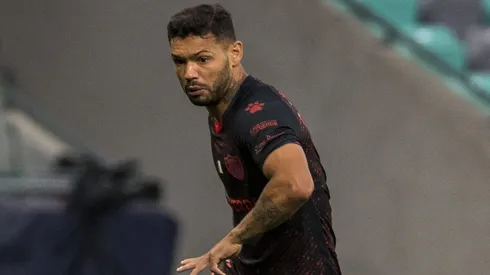 Carlos Júnior durante confronto entre Olimpija Ljubljana e Santa Clara na UEFA Conference League 2021/22.