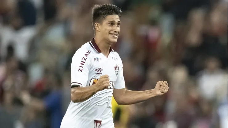 Gabriel Pirani durante confronto entre Fluminense e Flamengo no Campeonato Carioca de 2023.
