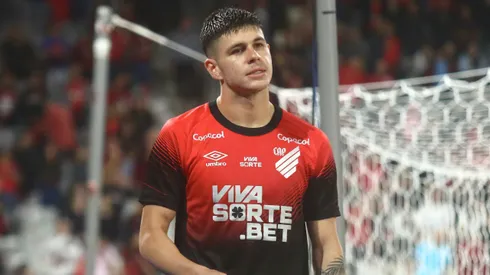 Zapelli jogador do Athletico-PR durante partida contra o Botafogo-SP no estadio Arena da Baixada pelo campeonato Brasileiro B 2025. Foto: Gabriel Machado/AGIF