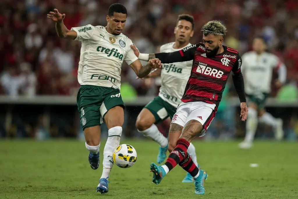 RJ – Rio de Janeiro – 20/04/2022 – BRASILEIRO A 2022, FLAMENGO X PALMEIRAS – Gabigol jogador do Flamengo durante partida contra o Palmeiras no estadio Maracana pelo campeonato Brasileiro A 2022. Foto: AGIF/AGIF