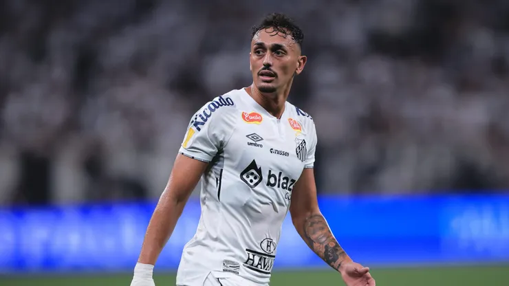 SP - SAO PAULO - 12/02/2025 - PAULISTA 2025, CORINTHIANS X SANTOS - Diego Pituca jogador do Santos durante partida contra o Corinthians no estadio Arena Corinthians pelo campeonato Paulista 2025. Foto: Ettore Chiereguini/AGIF