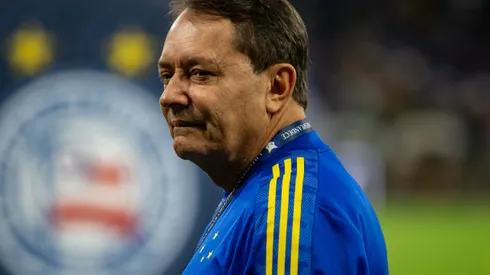 Pedrinho durante confronto entre Cruzeiro e Bahia no Brasileirão 2025.
