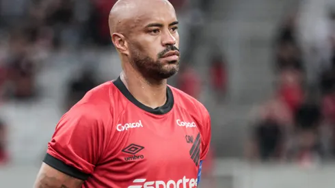 Thiago Heleno durante confronto entre Athletico e Londrina no Campeonato Paranaense de 2024.