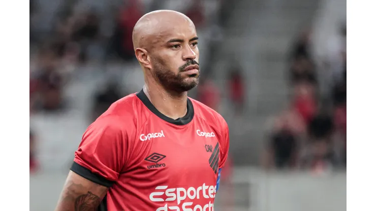 Thiago Heleno durante confronto entre Athletico e Londrina no Campeonato Paranaense de 2024.