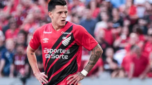 Leo Godoy durante confronto entre Athletico e Internacional no Brasileirão 2024.