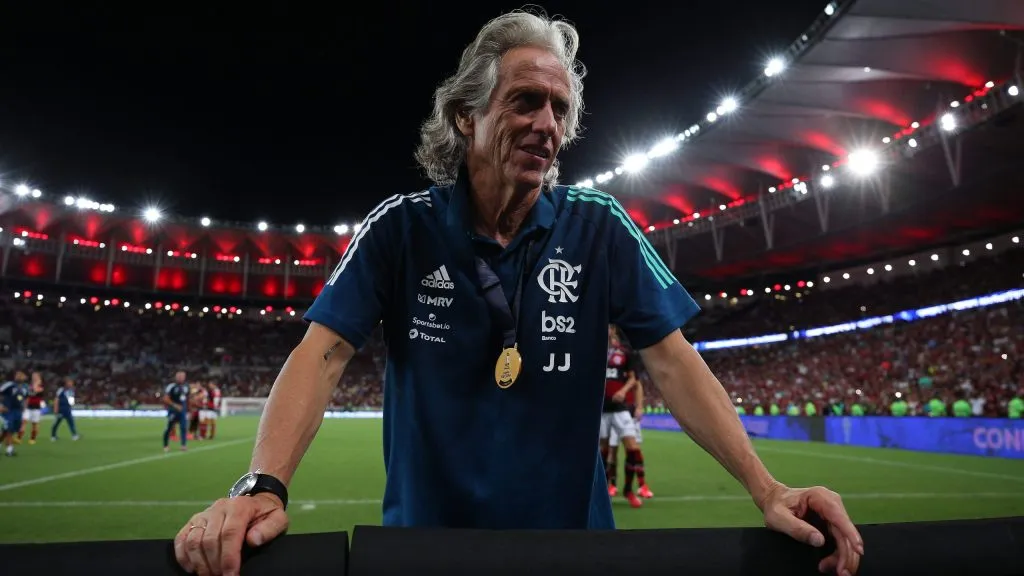 Jorge Jesus comandando o Flamengo em 2020. (Photo by Buda Mendes/Getty Images)