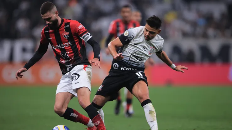 Corinthians x Vitória se enfrentando na Neo Química Arena. Foto: Ettore Chiereguini/AGIF