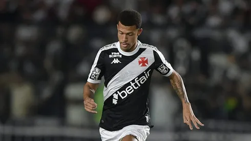 Joao Victor jogador do Vasco durante partida contra o Bragantino no estadio Sao Januario pelo campeonato Brasileiro A 2025. Foto: Thiago Ribeiro/AGIF