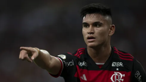 RJ – RIO DE JANEIRO – 26/10/2024 – BRASILEIRO A 2024, FLAMENGO X JUVENTUDE – Alcaraz jogador do Flamengo durante partida contra o Juventude no estadio Maracana pelo campeonato Brasileiro A 2024. Foto: Jorge Rodrigues/AGIF