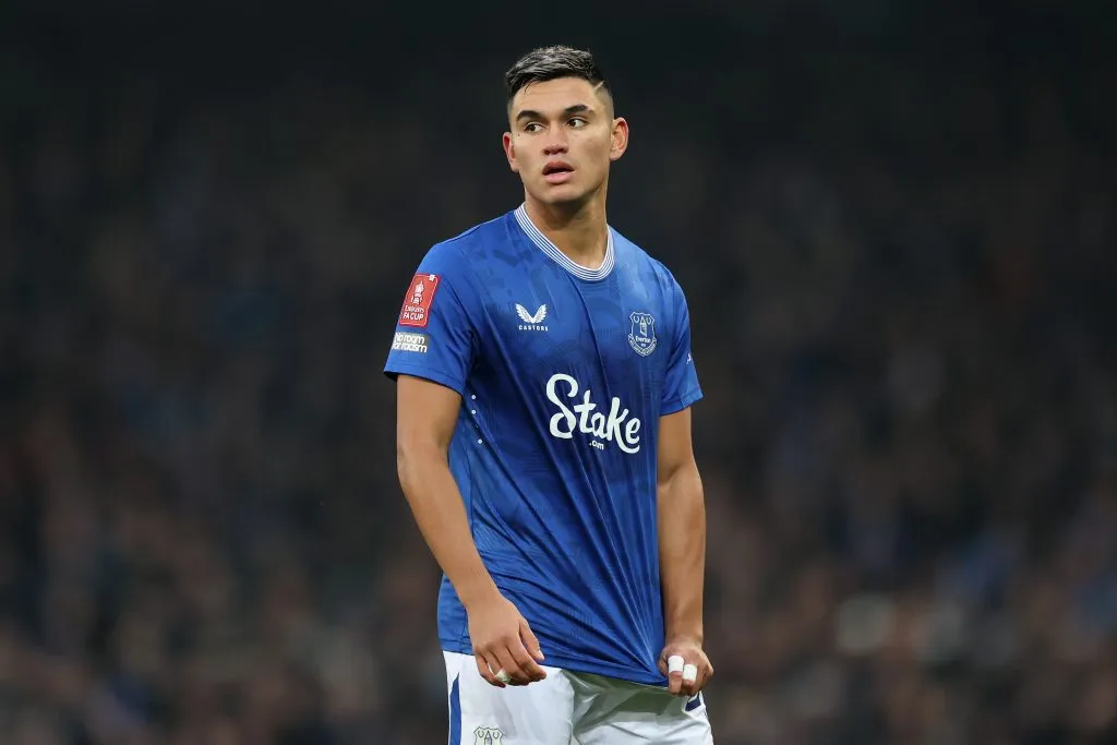 LIVERPOOL, ENGLAND – FEBRUARY 08: Carlos Alcaraz of Everton in action during the Emirates FA Cup Fourth Round match between  Everton and AFC Bournemouth at Goodison Park on February 08, 2025 in Liverpool, England. (Photo by Jan Kruger/Getty Images)