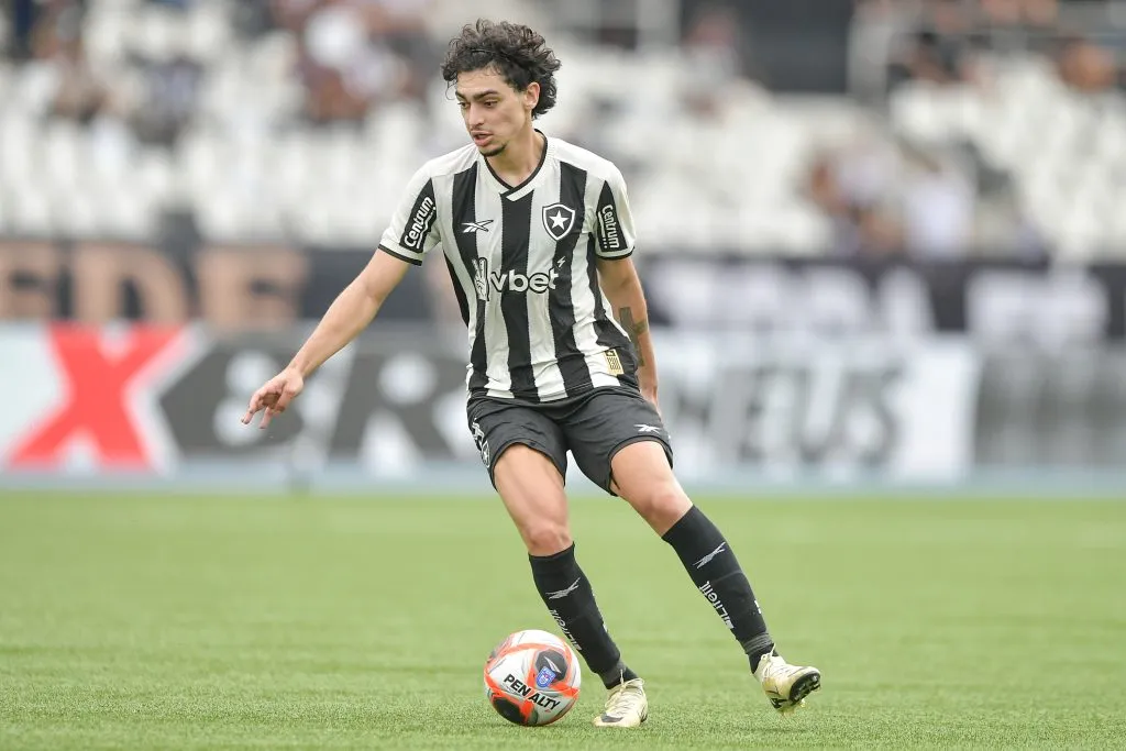 Matheus Nascimento durante partida contra o Maricá no Campeonato Carioca de 2025. Foto: Thiago Ribeiro/AGIF