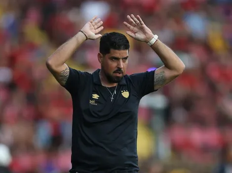 António Oliveira faz reclamações e fala em mudanças no Sport