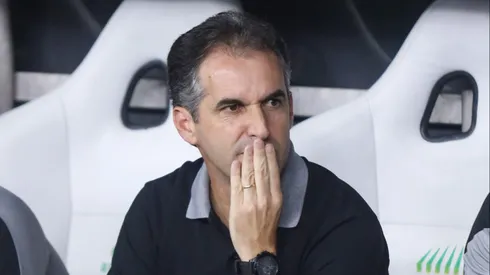 Leo conde tecnico do Ceara durante partida contra o Atletico-MG no estadio Arena Castelao pelo campeonato Brasileiro A 2025. Foto: Lucas Emanuel/AGIF
