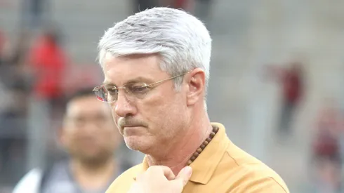 Odair Hellmann tecnico do Athletico-PR durante partida contra o Athletic Club no estadio Arena da Baixada pelo campeonato Brasileiro B 2025. Foto: Gabriel Machado/AGIF