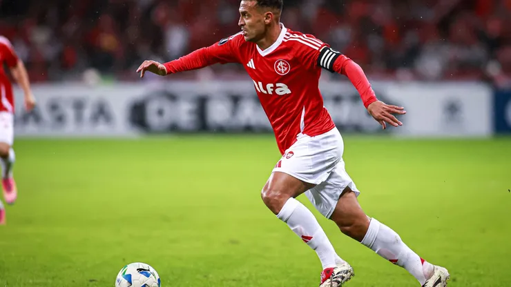 Alan Patrick, meia do Internacional. Maxi Franzoi/AGIF