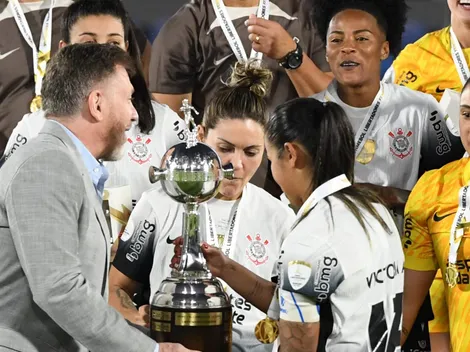 Corinthians faz pagamento de premiação ao time feminino