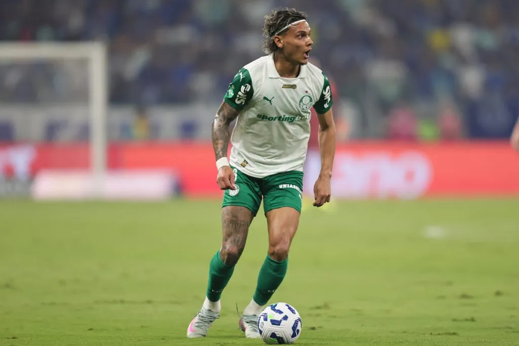 MG – BELO HORIZONTE – 01/06/2025 – BRASILEIRO A 2025, CRUZEIRO X PALMEIRAS – Richard Rios jogador do Palmeiras durante partida contra o Cruzeiro no estadio Mineirao pelo campeonato Brasileiro A 2025. Foto: Gilson Lobo/AGIF