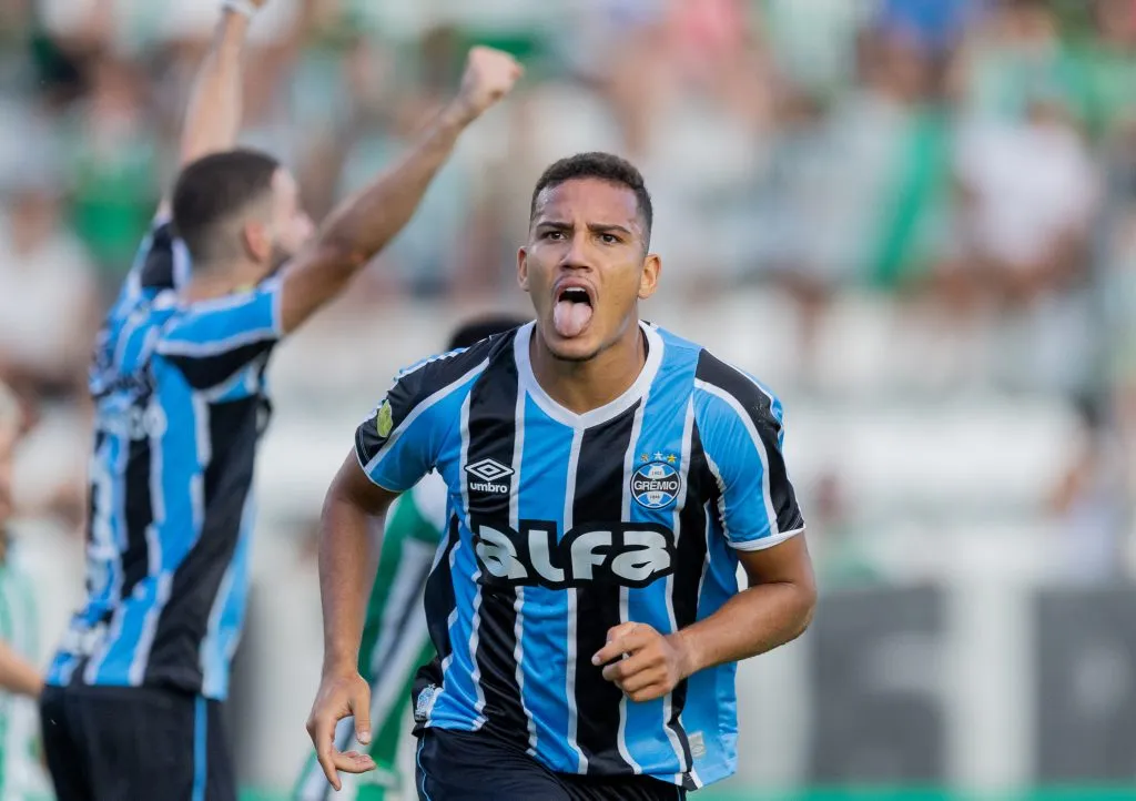 Gustavo Martins foi especulado no Botafogo – Foto: Liamara Polli/AGIF.