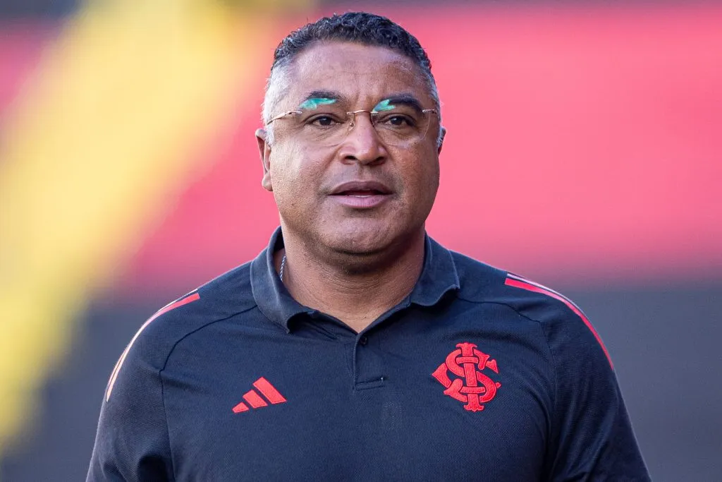 PE – RECIFE – 25/05/2025 – BRASILEIRO A 2025, SPORT X INTERNACIONAL –  Roger Machado tecnico do Internacional durante partida contra o Sport no estadio Ilha do Retiro pelo campeonato Brasileiro A 2025. Foto: Rafael Vieira/AGIF