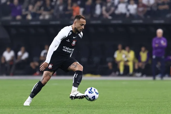 Maycon pode virar problema para o Corinthians – Foto: Marcello Zambrana/AGIF.