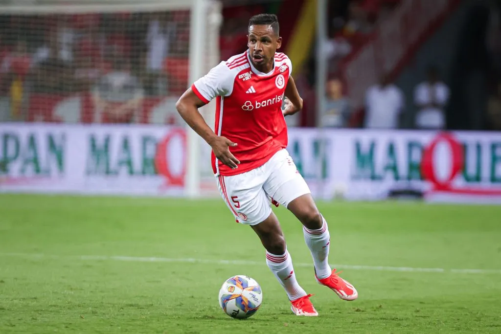 Fernando pode desfalcar o Internacional por até cinco meses – Foto: Maxi Franzoi/AGIF.