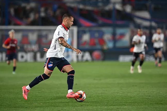 Nico López atuando no Nacional em 2025 –  (Photo by Guillermo Legaria/Agencia Gamba/Getty Images)